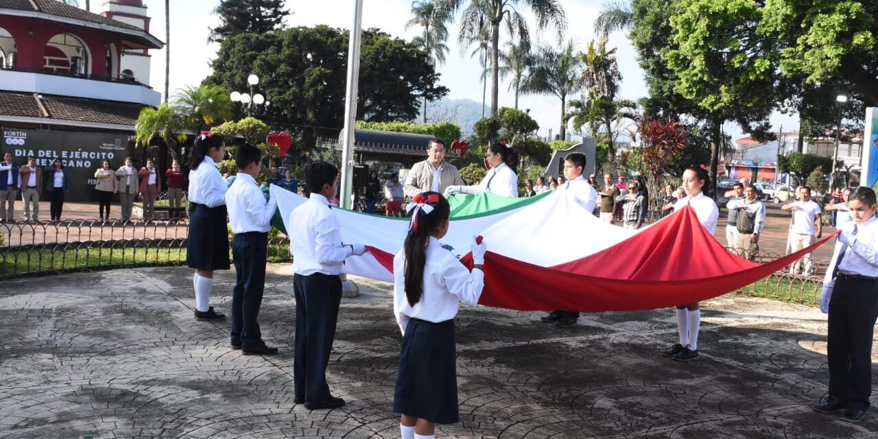 Con acto cívico, conmemoran el Día del Ejército en Fortín