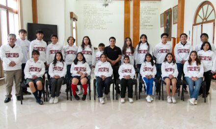 Reciben uniformes delegaciones cordobesas de tenis de mesa y ajedrez