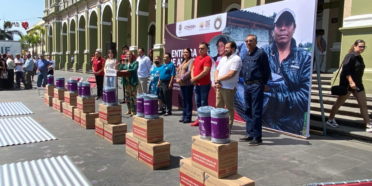 Entrega DIF Municipal apoyos a familias de 8 comunidades