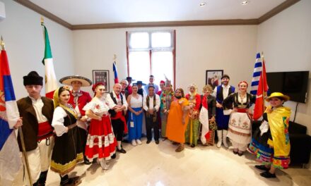 Reciben autoridades a delegaciones del Festival Internacional del Folklore