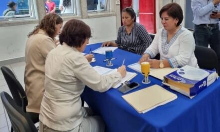 Se registra Yadira Espíndola como precandidata a Diputada Local