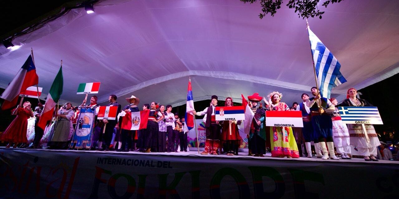 Con presentación de gala, se le da la bienvenida a 1,200 artistas que participan en 8vo Festival del Folklore