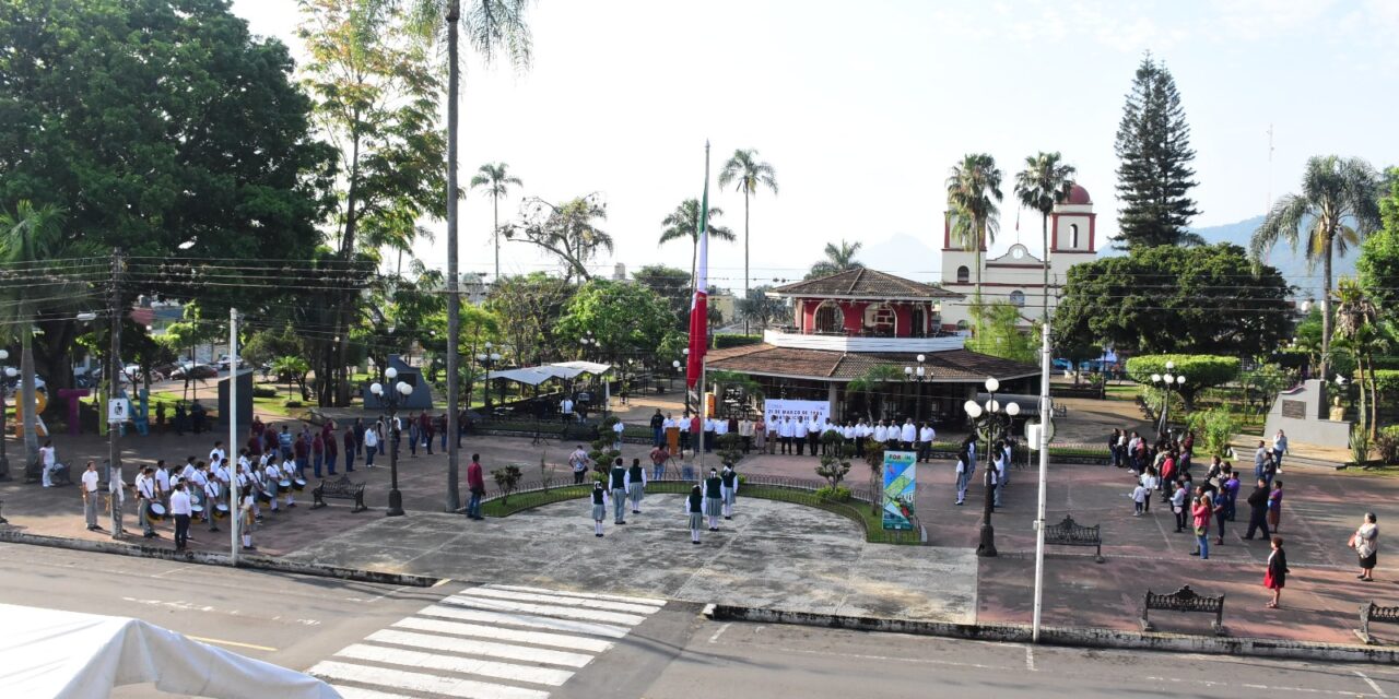 Conmemoran autoridades municipales, educativas y logia masónica 218 aniversario del natalicio de Benito Juárez García