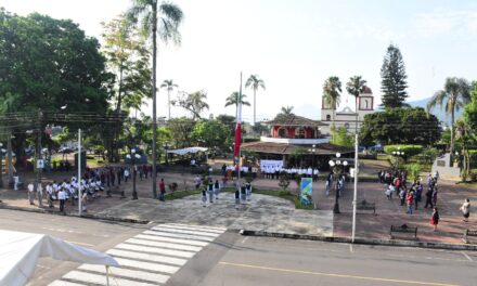 Conmemoran autoridades municipales, educativas y logia masónica 218 aniversario del natalicio de Benito Juárez García