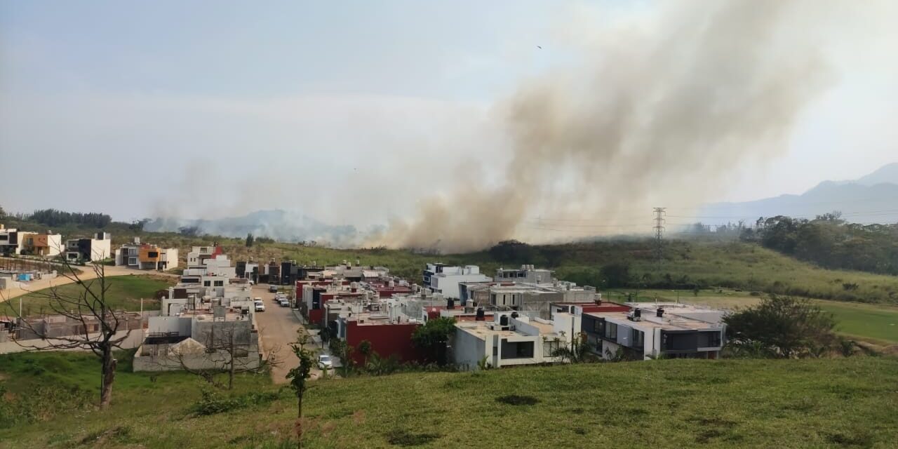 Se suma UMPC a sus similares de Fortín y Amatlán para atender incendio de pastizal