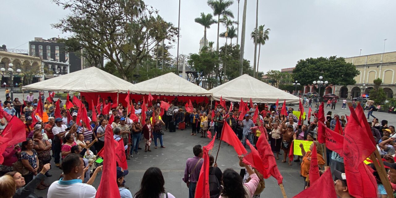 Realiza Antorcha, plantón en el parque 21 de Mayo