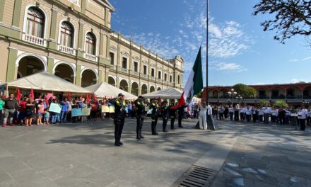 Presiden autoridades acto cívico, participa Antorcha Campesina