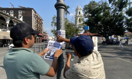 Tapizan Antorchistas con propaganda el Parque, buscan llamar la Atención del Alcalde