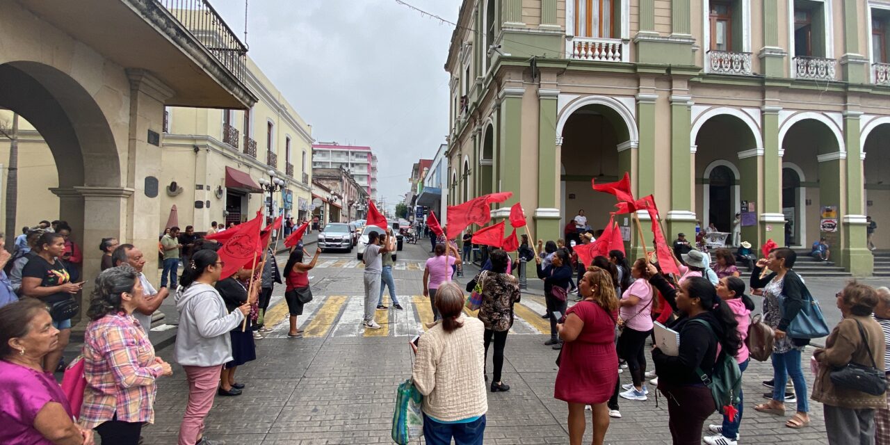 Con bloqueos momentáneos en el centro de Córdoba, busca hacer eco Antorcha en autoridades