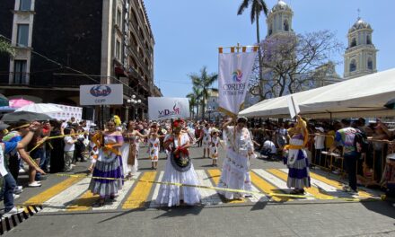 Se realizó con éxito desfile del 8vo Festival Internacional del Folklore