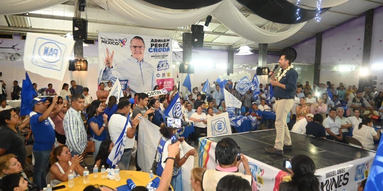 Cerró con broche de oro su día 50 de campaña en Córdoba con el ánimo desbordado de la gente