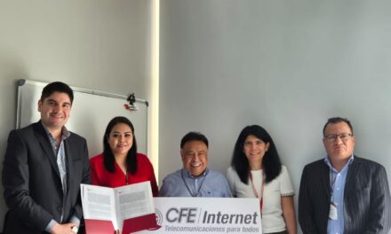 39 comunidades tendrán acceso a internet y telefonía, Presidente Municipal y Síndica firman acuerdo con CFE