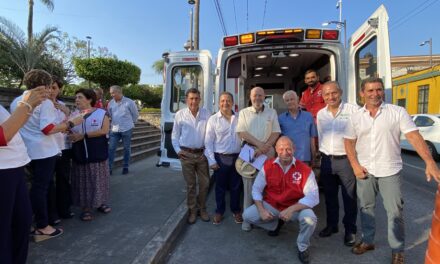 Dona Asociación de Avicultores, ambulancia a Cruz Roja Córdoba