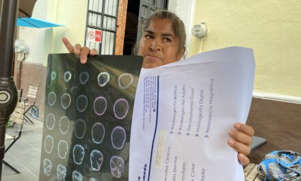 Clama por ayuda, para consulta con neurólogo