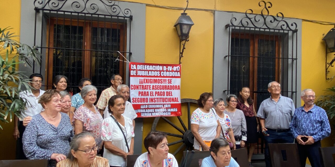 Más de 23 mil docentes jubilados, reclaman pago de retiro