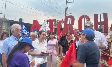 Mariana Ríos recibe una cálida recepción por parte de Antorcha Campesina