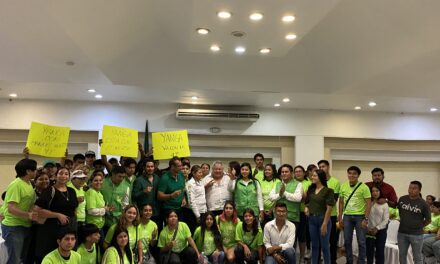 Se reunió Manuel Huerta con jóvenes en foro