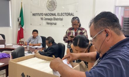 En sesión ordinaria del Consejo Distrital Electoral , se registró la entrega de la lista nominal a partidos