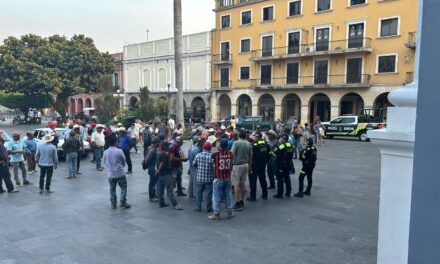 Se manifiesta gente de Potrerillo en Córdoba, contra Transporte Público