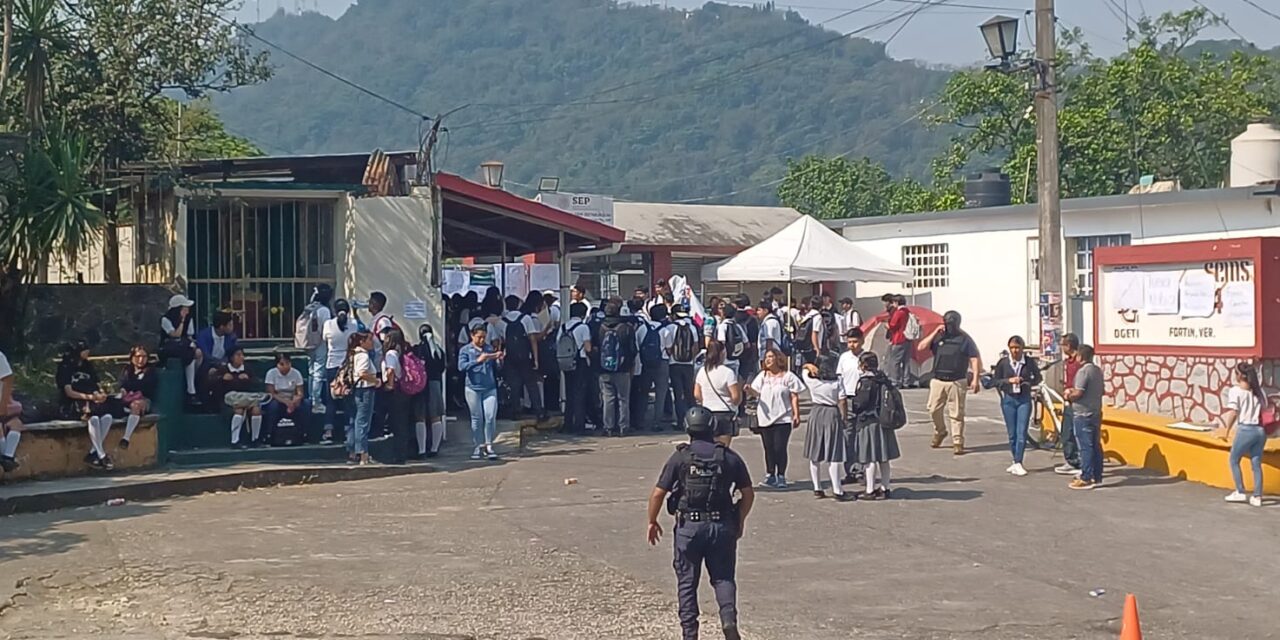 Exigen estudiantes, destitución del Director del CETIS 143 de Fortín