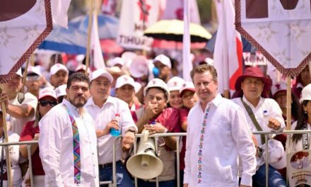 Zenyazen Escobar presente en el cierre de campaña de Rocío Nahle