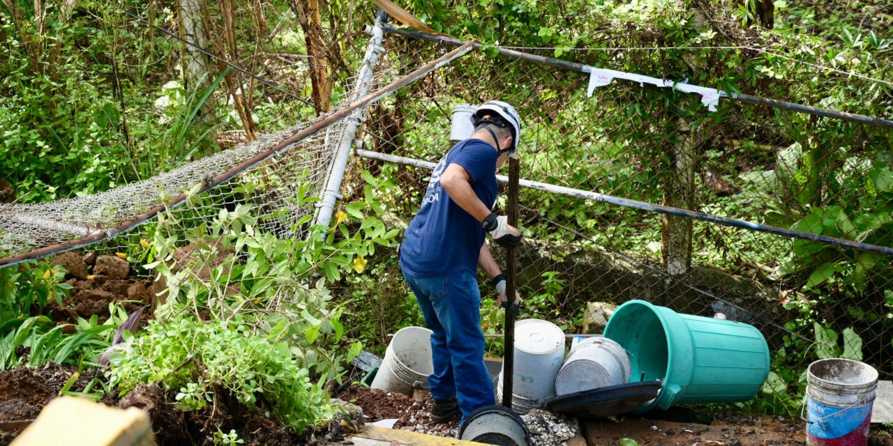 Supervisa Protección Civil y Obras Públicas el deslizamiento de tierra ocurrido en la Unidad Cecadys