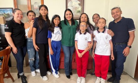 La Síndica Vania López recibió a las representantes de Córdoba en el Consejo Consultivo de Niñas, Niños y Adolescentes de Veracruz