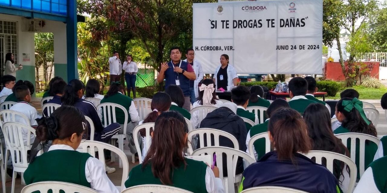 Llevan talleres de prevención de adicciones a estudiantes de zona rural de Córdoba