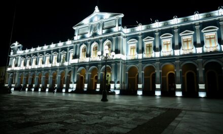 Supervisa Juan Martínez Flores los trabajos de la nueva imagen del palacio municipal de Córdoba