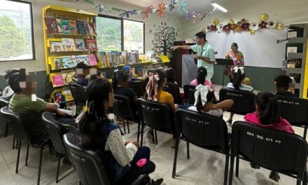 Disfrutan niños en El Bajío de espectáculo cultural literario “Érase una vez la palabra”