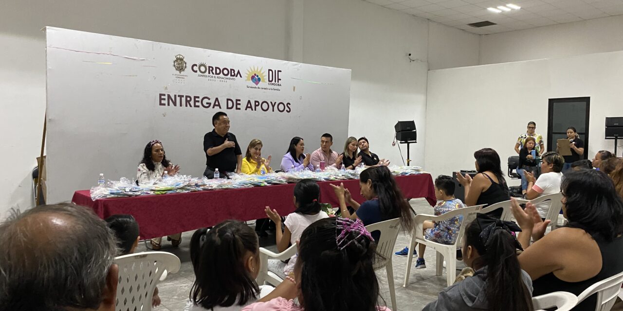 Se benefician 700 niños y niñas, con entrega de paquetes escolares: DIF Córdoba