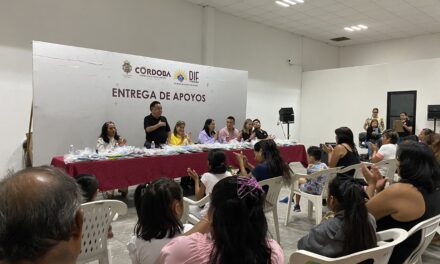 Se benefician 700 niños y niñas, con entrega de paquetes escolares: DIF Córdoba