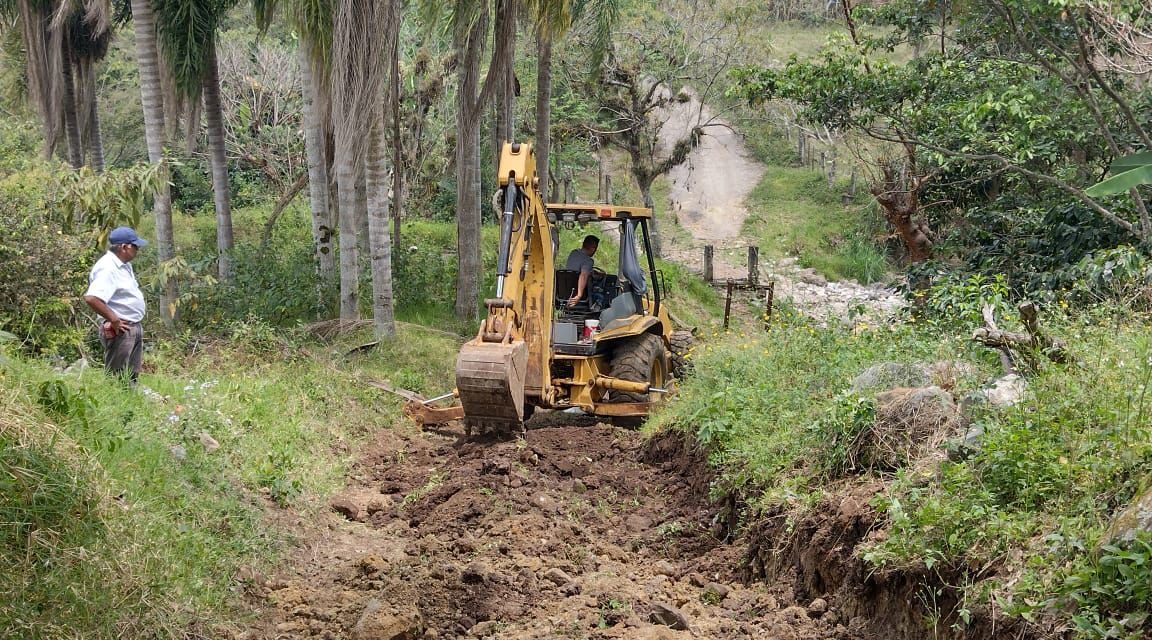 Brigadas especiales atienden caminos de la Sierra del Gallego en Córdoba