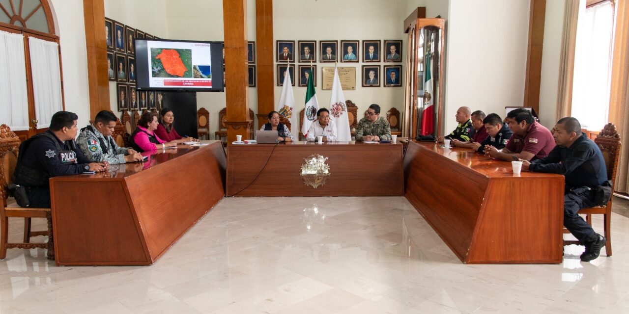 Revisan planes de contingencia por lluvias en la Mesa de Coordinación para la Construcción de La Paz