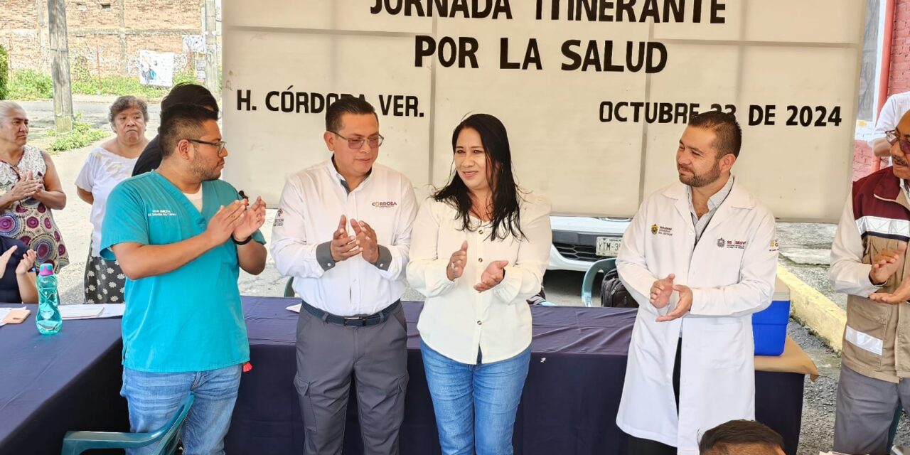 RECONOCE REGIDORA CUARTA LABOR DE LOS MÉDICOS EN SU DÍA.