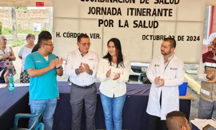 RECONOCE REGIDORA CUARTA LABOR DE LOS MÉDICOS EN SU DÍA.