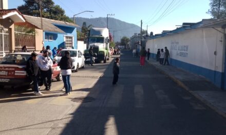 Padres de familia de la primaria Rafael Alducin lograron que la SEV les asignarán una maestra