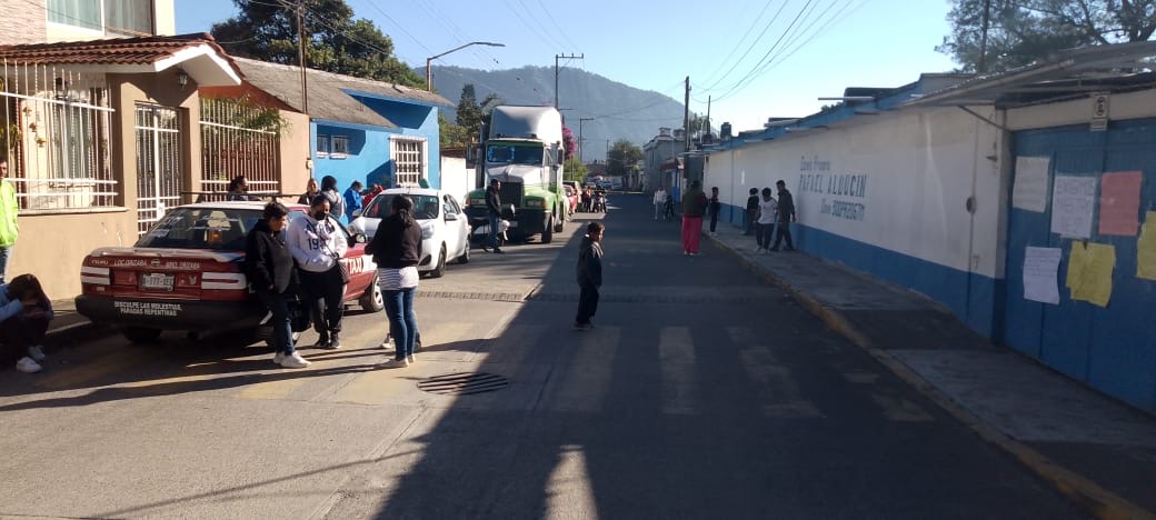 Padres de familia de la primaria Rafael Alducin lograron que la SEV les asignarán una maestra