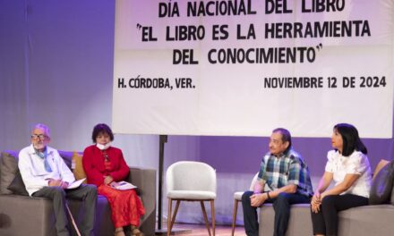 Celebran el Día Nacional del Libro con encuentro de escritores cordobeses en el Teatro Pedro Díaz