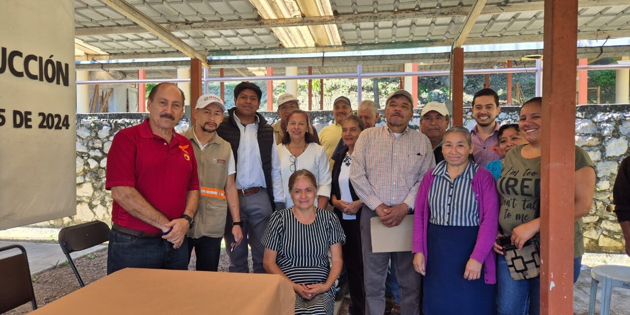 Entregan insumos para producción a ciudadanos en Floricultura