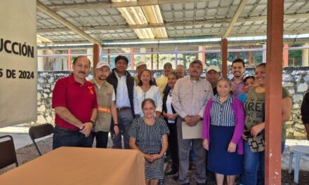 Entregan insumos para producción a ciudadanos en Floricultura