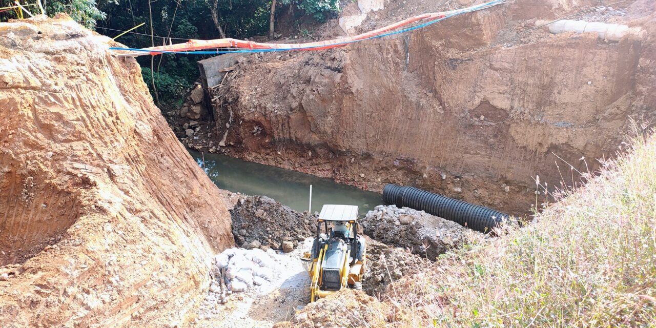 Avanza la obra de reparación del socavón en bulevar Tratados de Córdoba